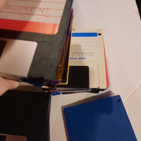 Vintage Floppy Disk Holder + 82 Untested Disks 3.5" 1.44MB - Picture 2 of 7